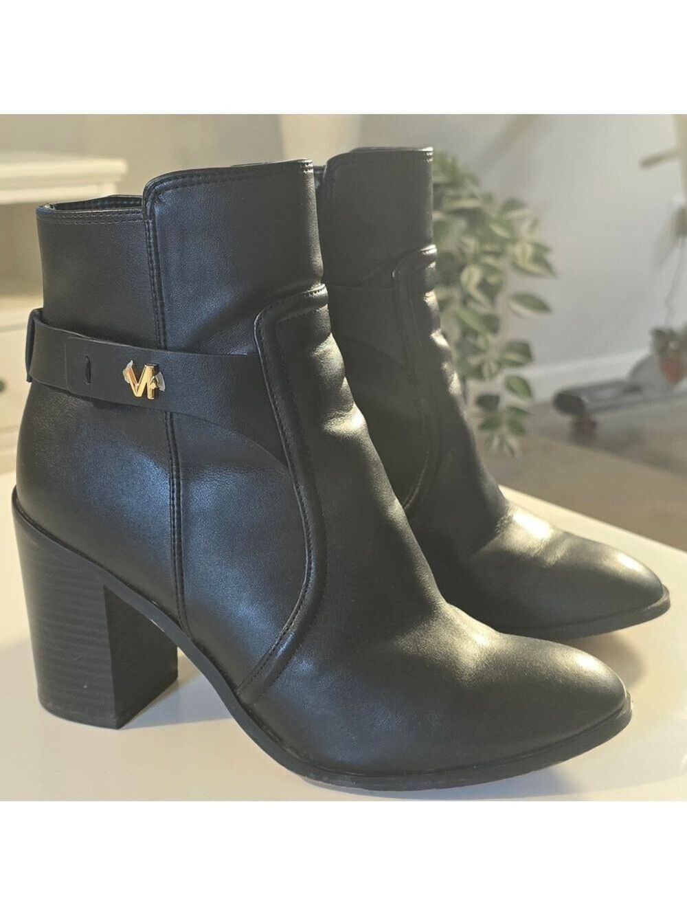 Michael Kors Black Leather Ankle Booties Size 8 - Picture 3 of 11
